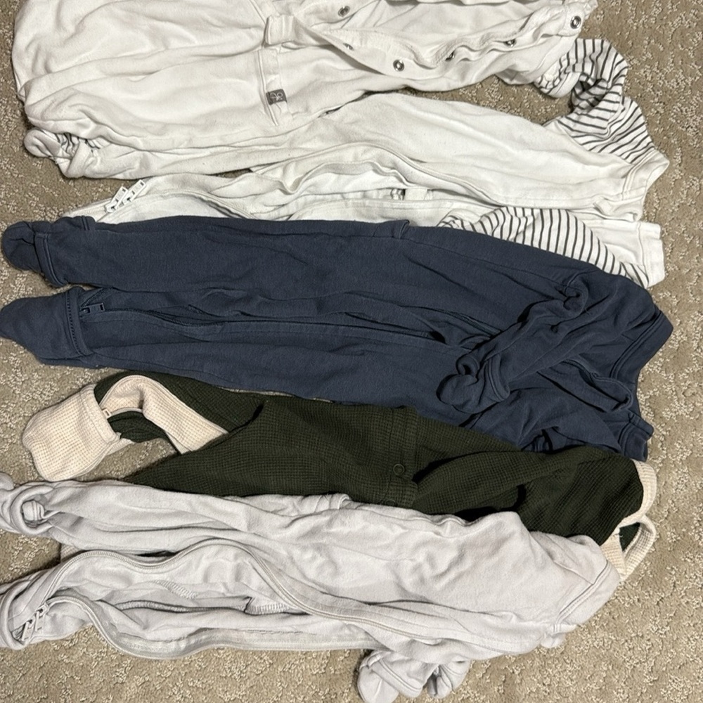 Goumi 0-3 bundle! One gown, 4 sleepers.